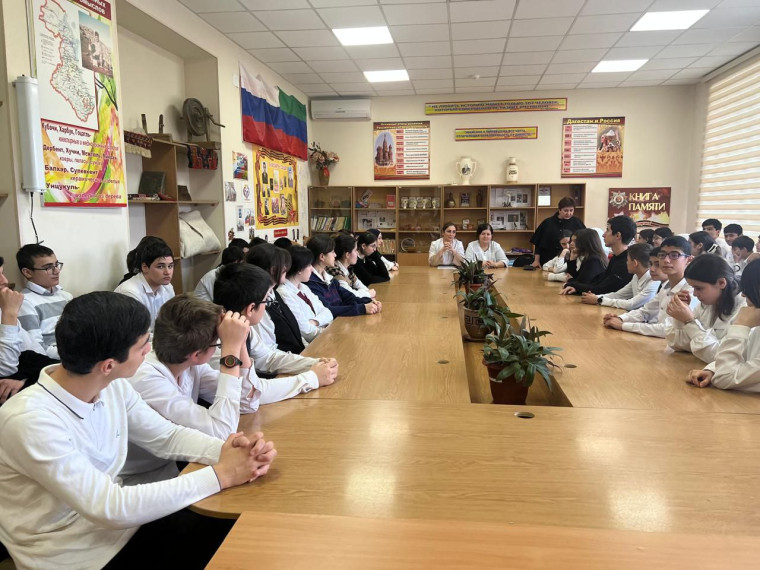 Профилактическая беседа с врачом наркологом.